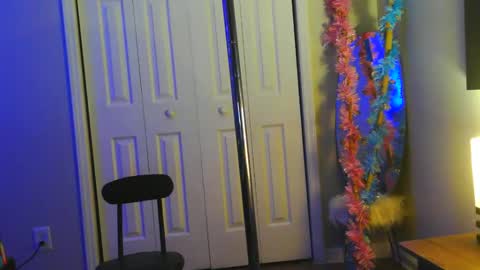 Heavenllyy online show from June 7, 2026, 2:37 am