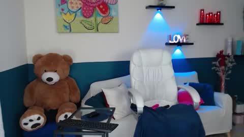 Snapshot of hebelongs2her chatting on March 9, 2026, 8:57 pm hebelongs2her online show from March 9, 2026, 8:57 pm