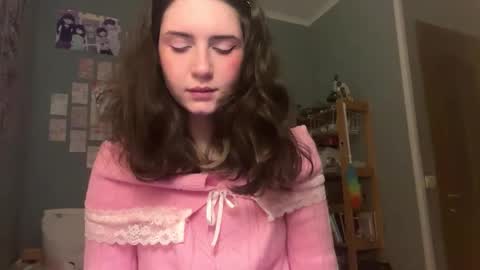 Snapshot of hedwiggrossberg chatting on December 15, 2025, 2:10 pm Sarah online show from December 15, 2025, 2:10 pm