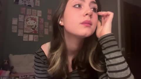 Snapshot of hedwiggrossberg chatting on December 17, 2025, 2:12 pm Sarah online show from December 17, 2025, 2:12 pm