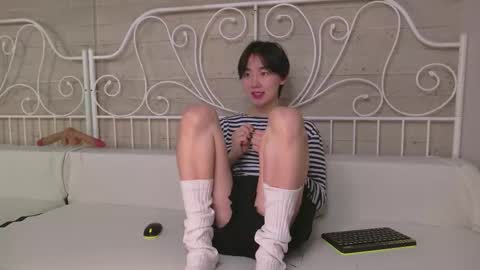 HEEJIN online show from October 16, 2025, 8:10 pm