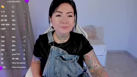 Snapshot of heey_kitty chatting on April 1, 2026, 1:34 pm IM EMY online show from April 1, 2026, 1:34 pm