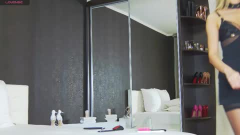 Snapshot of hefner_girl chatting on October 14, 2025, 2:29 pm Helen online show from October 14, 2025, 2:29 pm