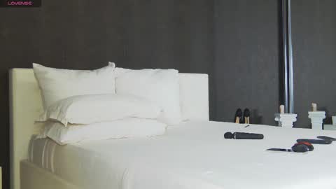 Snapshot of hefner_girl chatting on October 28, 2025, 2:15 am Helen online show from October 28, 2025, 2:15 am