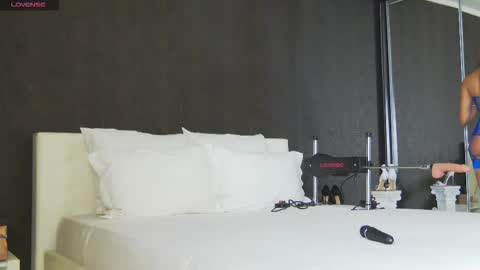 Snapshot of hefner_girl chatting on November 8, 2025, 7:19 am Helen online show from November 8, 2025, 7:19 am