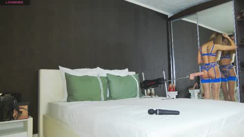 Snapshot of hefner_girl chatting on November 16, 2025, 10:43 am Helen online show from November 16, 2025, 10:43 am