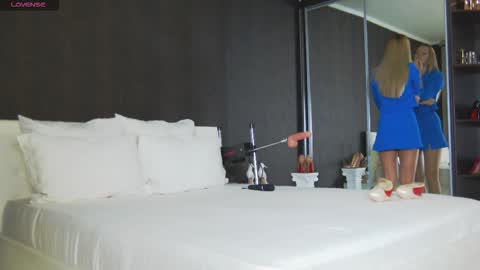 Snapshot of hefner_girl chatting on November 18, 2025, 6:07 am Helen online show from November 18, 2025, 6:07 am