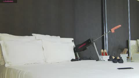 Snapshot of hefner_girl chatting on December 16, 2025, 2:16 am Helen online show from December 16, 2025, 2:16 am