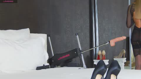 Snapshot of hefner_girl chatting on December 20, 2025, 8:16 pm Helen online show from December 20, 2025, 8:16 pm