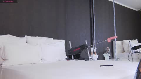 Snapshot of hefner_girl chatting on February 16, 2026, 3:24 am Helen online show from February 16, 2026, 3:24 am