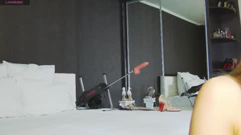 Snapshot of hefner_girl chatting on February 18, 2026, 3:24 am Helen online show from February 18, 2026, 3:24 am