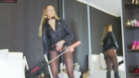 Snapshot of hefner_girl chatting on February 20, 2026, 6:19 am Helen online show from February 20, 2026, 6:19 am