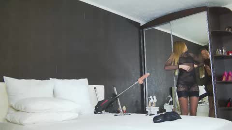 Snapshot of hefner_girl chatting on February 28, 2026, 2:12 am Helen online show from February 28, 2026, 2:12 am