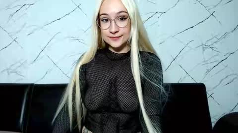 HeidiB0w online show from November 3, 2025, 7:31 am