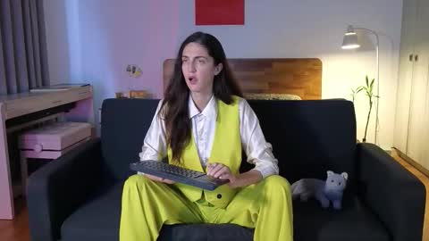 Snapshot of heidiluceous chatting on November 18, 2025, 8:08 am Heidi brunette Foxy red head and Carrie blondie online show from November 18, 2025, 8:08 am