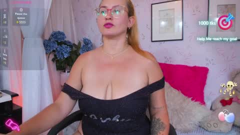 Snapshot of heidishayk chatting on December 20, 2024, 4:25 pm ANTARA REY online show from December 20, 2024, 4:25 pm