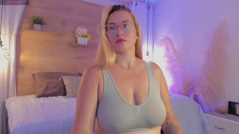 Snapshot of heidishayk chatting on December 31, 2024, 5:18 pm ANTARA REY online show from December 31, 2024, 5:18 pm