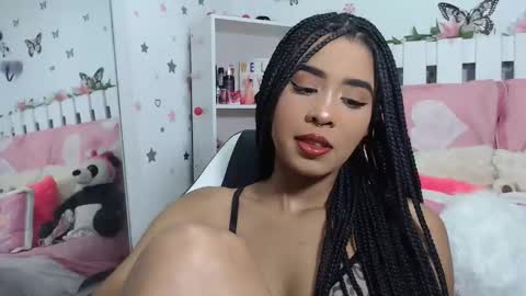 Snapshot of hela_sexy_xx chatting on December 22, 2025, 1:02 am hella online show from December 22, 2025, 1:02 am