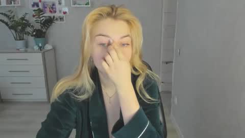 Snapshot of helen_angel_girl chatting on January 6, 2026, 6:50 am Helen sven online show from January 6, 2026, 6:50 am