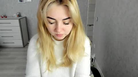 Snapshot of helen_angel_girl chatting on February 4, 2026, 6:30 am Helen sven online show from February 4, 2026, 6:30 am