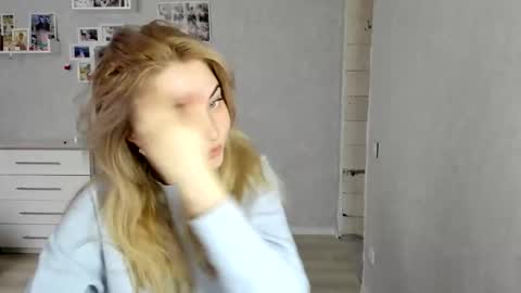 Snapshot of helen_angel_girl chatting on February 16, 2026, 1:18 pm Helen sven online show from February 16, 2026, 1:18 pm