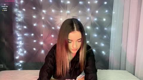 Snapshot of helen_bronce chatting on December 3, 2024, 10:06 am Alice DollySmile and Avelina online show from December 3, 2024, 10:06 am