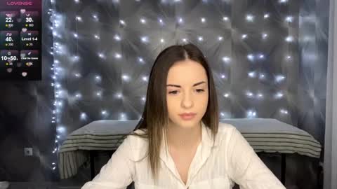 Snapshot of helen_bronce chatting on January 15, 2025, 11:10 am Alice DollySmile and Avelina online show from January 15, 2025, 11:10 am