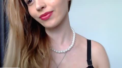 helen_quinn online show from October 25, 2025, 8:55 am