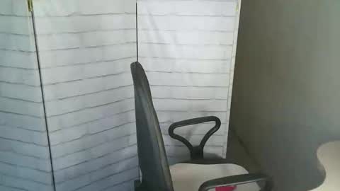 Snapshot of helen_xi chatting on December 19, 2025, 5:25 am Helen online show from December 19, 2025, 5:25 am