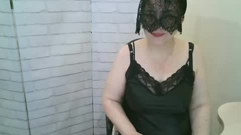 Snapshot of helen_xi chatting on February 11, 2026, 5:23 am Helen online show from February 11, 2026, 5:23 am