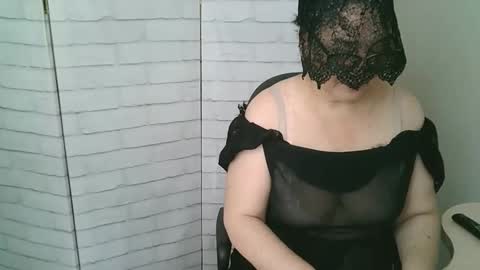 Snapshot of helen_xi chatting on February 13, 2026, 7:15 am Helen online show from February 13, 2026, 7:15 am