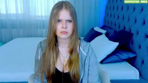 Snapshot of helena_tvs chatting on May 25, 2026, 9:37 am Helena online show from May 25, 2026, 9:37 am
