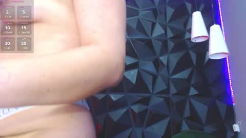 Snapshot of helenasaenzz chatting on December 2, 2025, 12:32 pm Helena Saenz online show from December 2, 2025, 12:32 pm