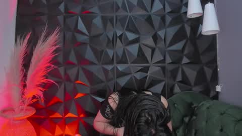 Snapshot of helenasaenzz chatting on December 15, 2025, 12:20 pm Helena Saenz online show from December 15, 2025, 12:20 pm