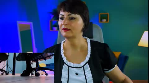 helenbeler online show from November 30, 2025, 5:33 am