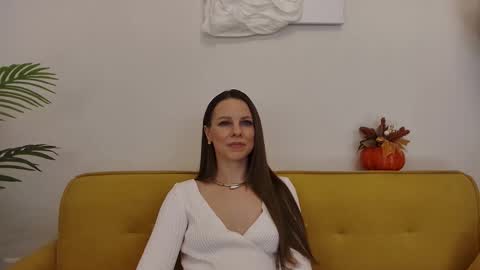 Snapshot of helenbenit chatting on October 31, 2025, 6:31 pm Helen online show from October 31, 2025, 6:31 pm