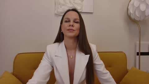 Snapshot of helenbenit chatting on November 25, 2025, 7:36 pm Helen online show from November 25, 2025, 7:36 pm