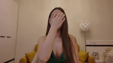 Snapshot of helenbenit chatting on February 3, 2026, 11:43 pm Helen online show from February 3, 2026, 11:43 pm