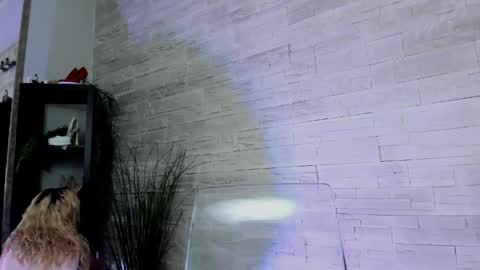 Snapshot of helenceccile chatting on April 28, 2026, 5:01 am Helen online show from April 28, 2026, 5:01 am