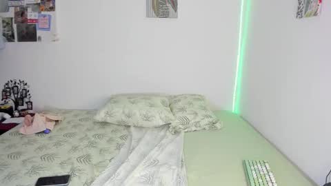 Snapshot of helenebird chatting on February 6, 2026, 1:10 am online show from February 6, 2026, 1:10 am