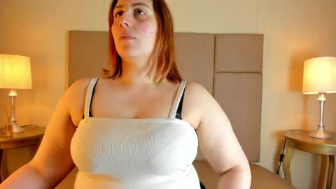 Snapshot of helenstanfordd chatting on April 18, 2026, 11:58 am Helen or Hells online show from April 18, 2026, 11:58 am