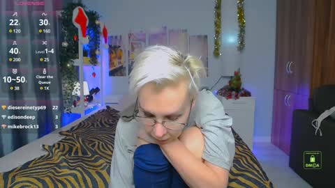 Snapshot of helgahimmele chatting on December 24, 2024, 2:54 am Helga online show from December 24, 2024, 2:54 am