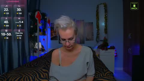 Snapshot of helgahimmele chatting on December 28, 2024, 10:44 pm Helga online show from December 28, 2024, 10:44 pm