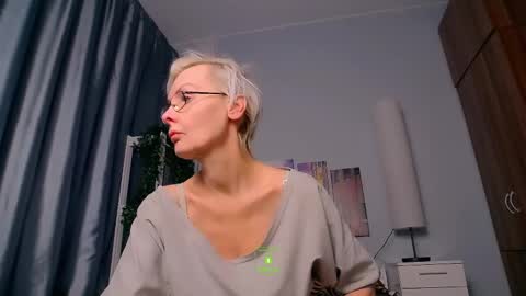 Snapshot of helgahimmele chatting on February 12, 2025, 6:51 am Helga online show from February 12, 2025, 6:51 am