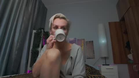 Snapshot of helgahimmele chatting on February 27, 2025, 2:21 am Helga online show from February 27, 2025, 2:21 am