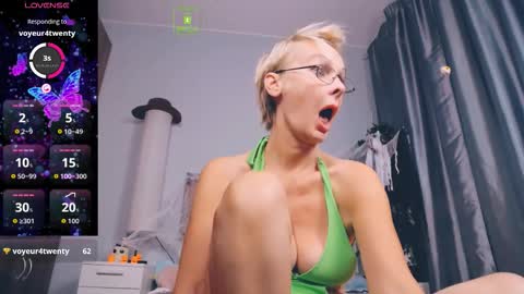 Snapshot of helgahimmele chatting on October 9, 2025, 11:25 pm Helga online show from October 9, 2025, 11:25 pm