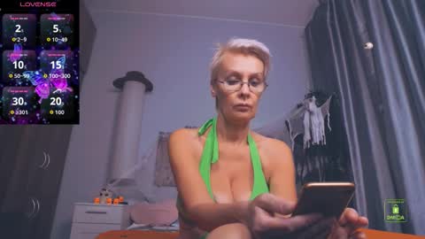 Snapshot of helgahimmele chatting on October 14, 2025, 3:46 pm Helga online show from October 14, 2025, 3:46 pm