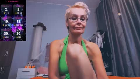 Snapshot of helgahimmele chatting on October 19, 2025, 3:12 pm Helga online show from October 19, 2025, 3:12 pm