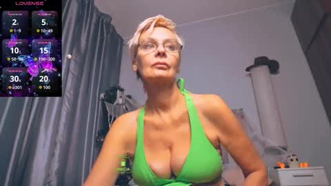 Snapshot of helgahimmele chatting on October 27, 2025, 10:52 am Helga online show from October 27, 2025, 10:52 am