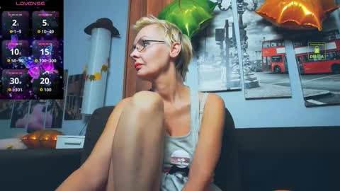 Snapshot of helgahimmele chatting on November 19, 2025, 1:11 pm Helga online show from November 19, 2025, 1:11 pm